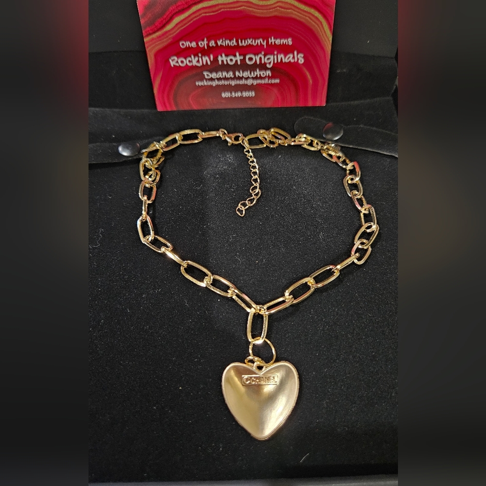 Chanel Gold Heart Pendant Necklace Stamped - Picture 2 of 2